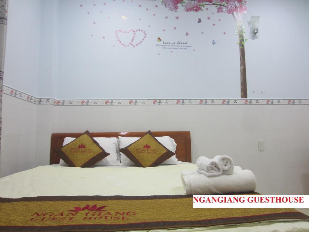 Ngan Giang Guesthouse Дуонг-Донг Экстерьер фото