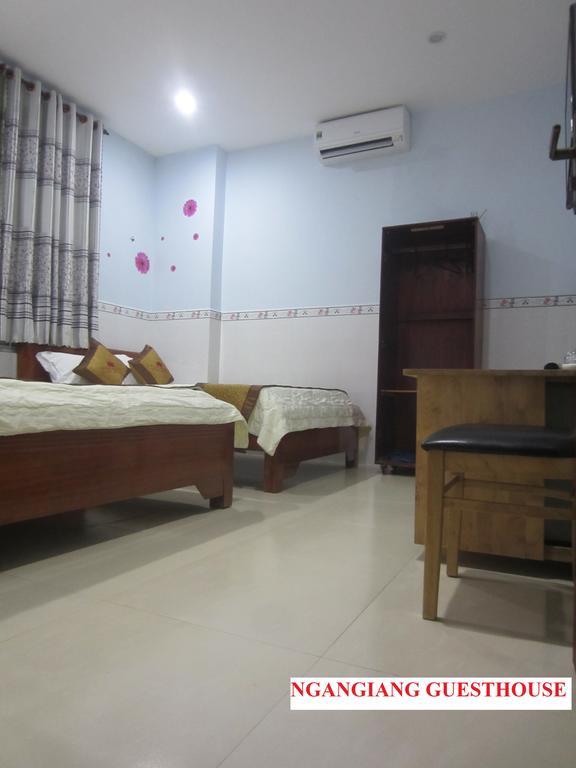 Ngan Giang Guesthouse Дуонг-Донг Экстерьер фото