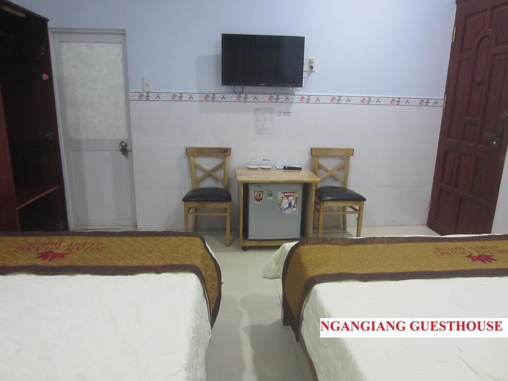 Ngan Giang Guesthouse Дуонг-Донг Экстерьер фото