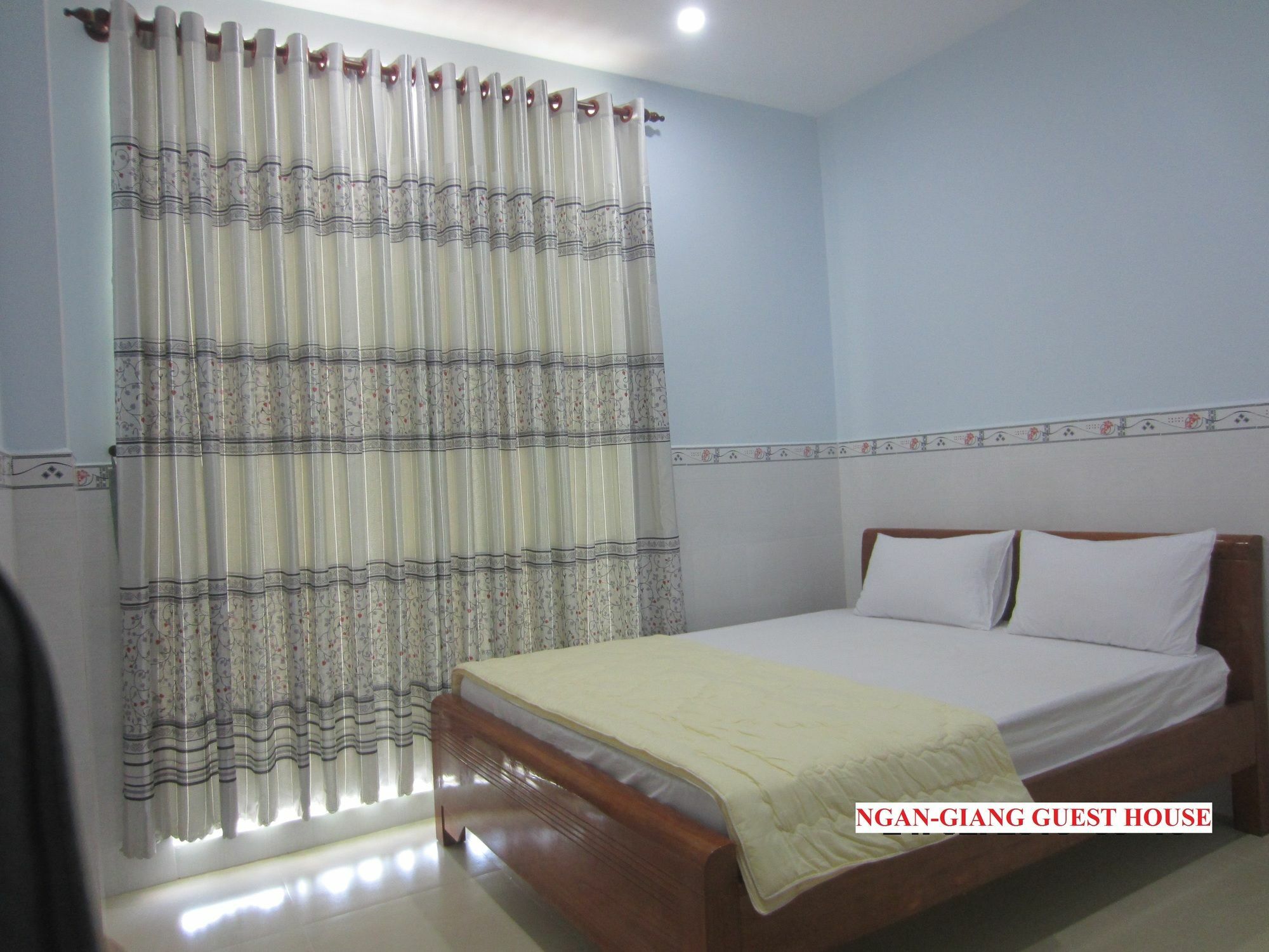 Ngan Giang Guesthouse Дуонг-Донг Экстерьер фото