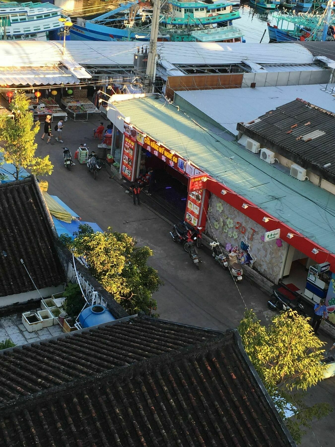 Ngan Giang Guesthouse Дуонг-Донг Экстерьер фото